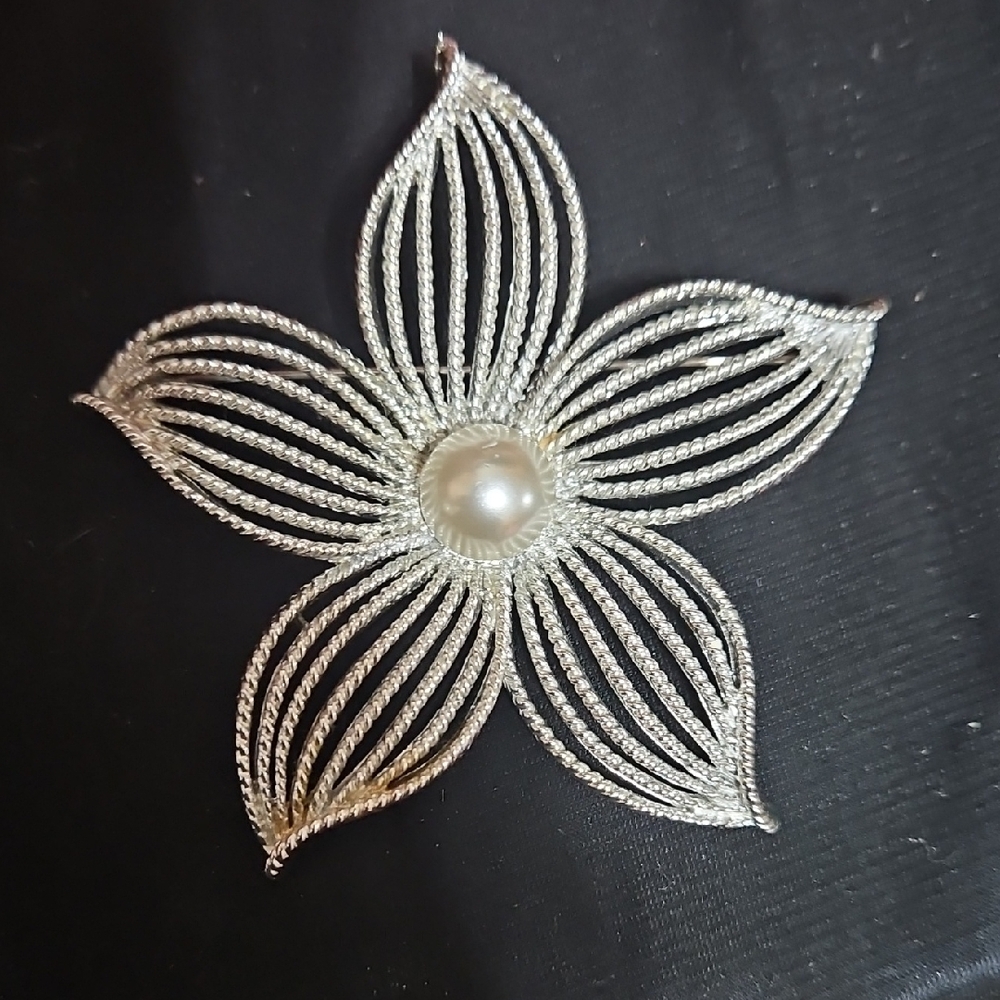 Sarah Coventry  Flower Brooch Faux Pearl